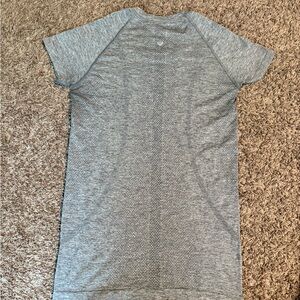 Lululemon Slate/White Swiftly Tech Short Sleeve Hip Length Size 6
